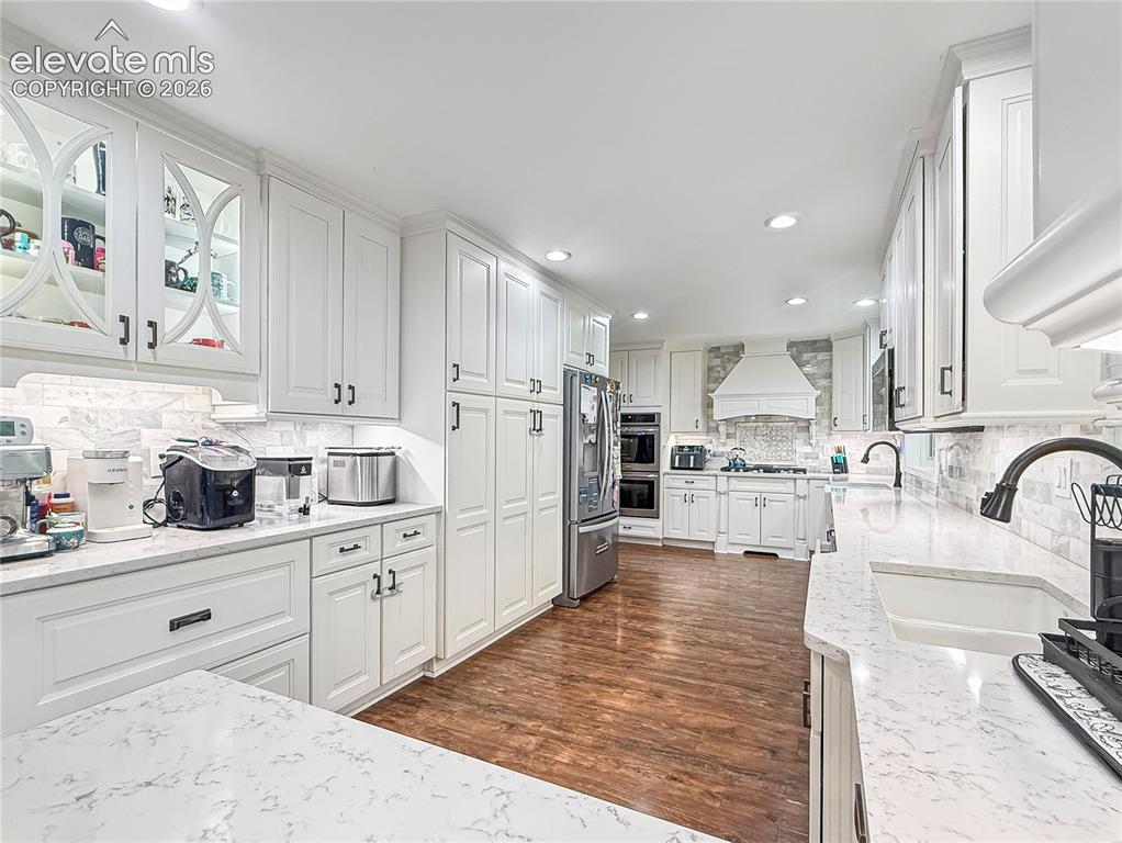 Image 12 of 44: Kitchen
