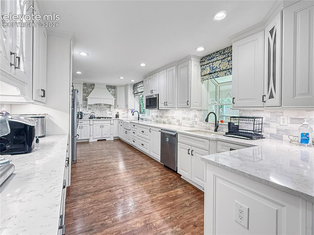 Image 13 of 44: Kitchen