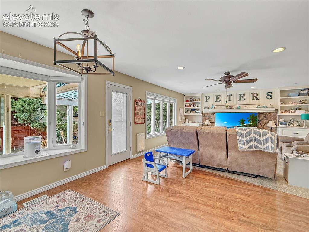 Image 16 of 44: Living Room