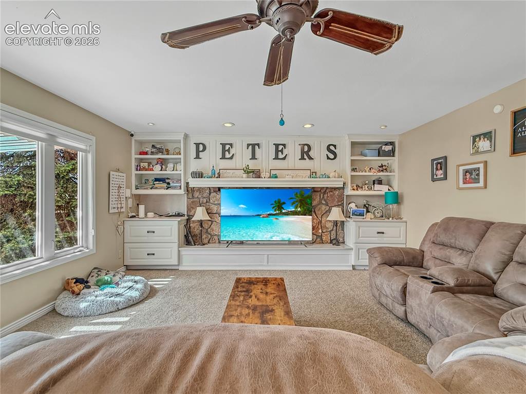 Image 17 of 44: Living Room