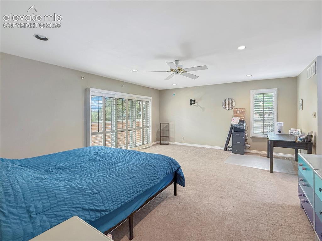 Image 19 of 44: Bedroom