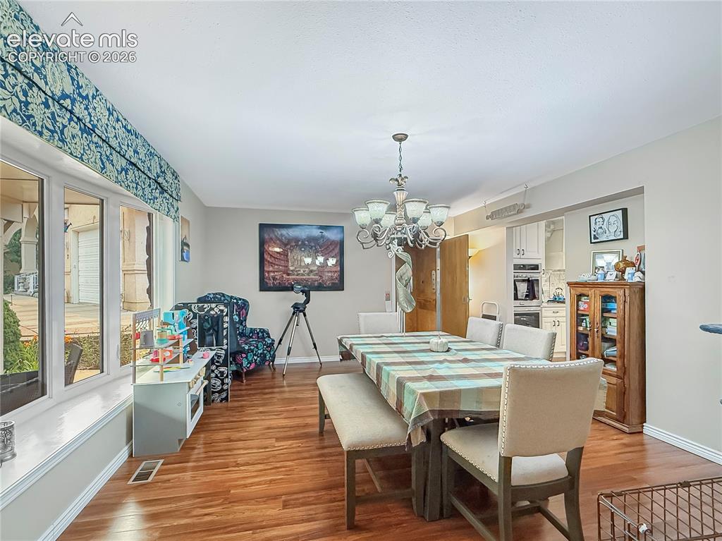Image 5 of 44: Dining Area
