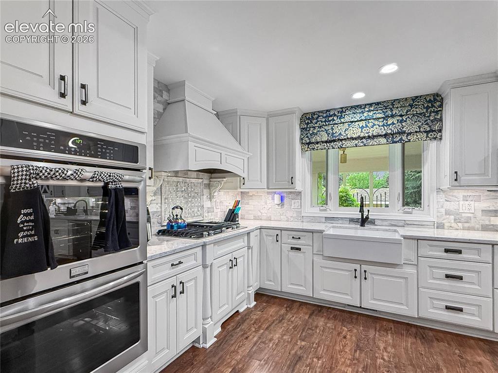 Image 9 of 44: Kitchen