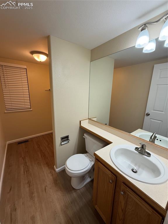 Image 10 of 31: Main Level Half Bath