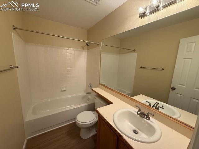 Image 14 of 31: Upper Hall Bathroom