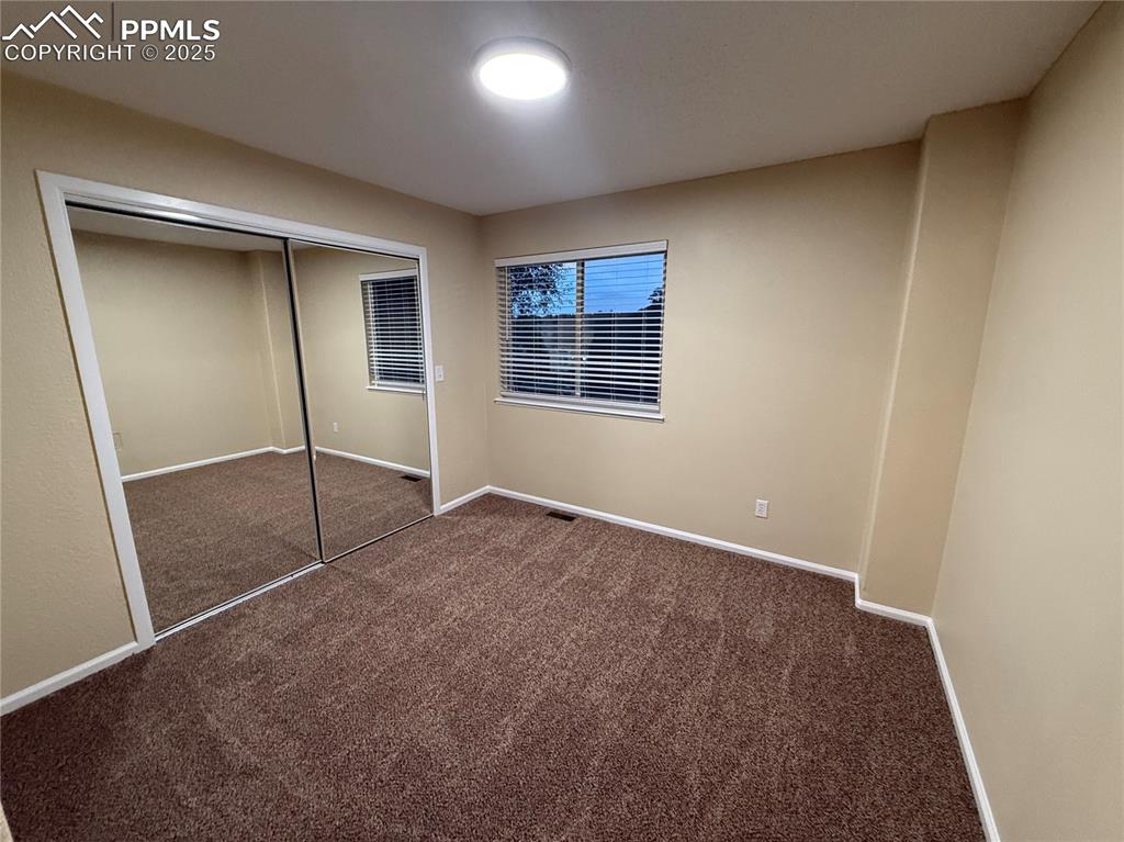 Image 19 of 31: Master Bedroom Sitting/Dressing Area