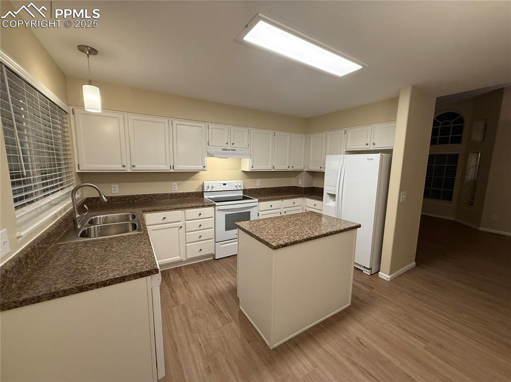 Image 5 of 31: Kitchen