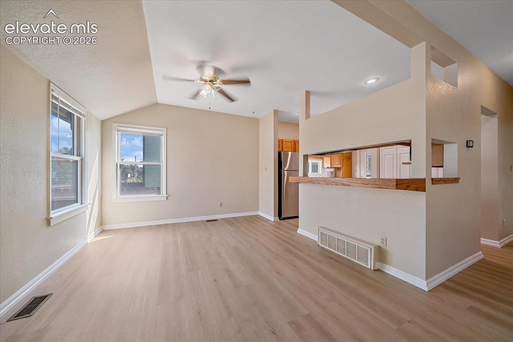 Image 16 of 17: Living Room