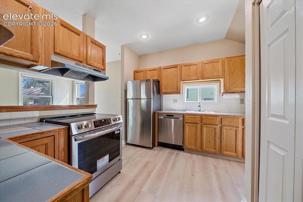 Image 4 of 17: Kitchen