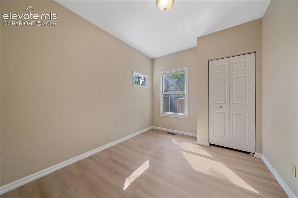 Image 6 of 17: Bedroom