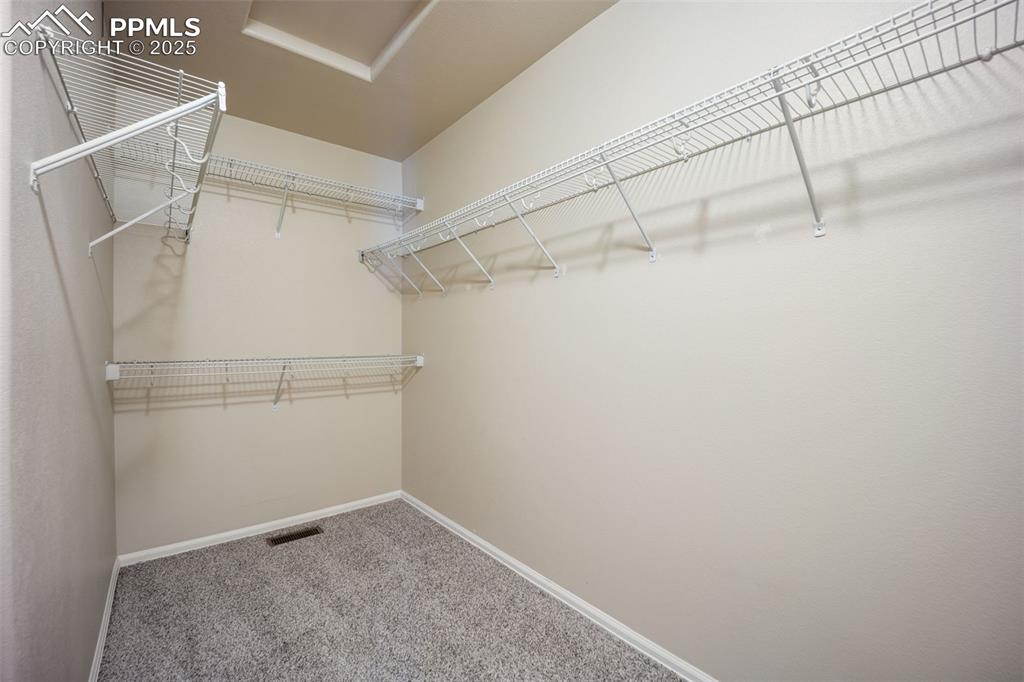 Image 25 of 50: Closet