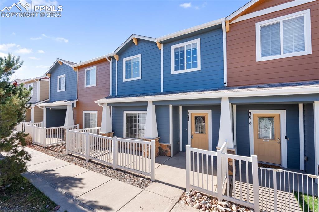 Image 3 of 50: Back of Structure