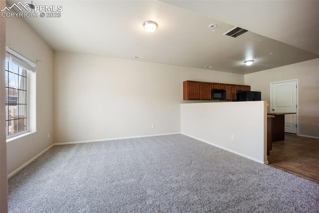 Image 4 of 50: Living Room