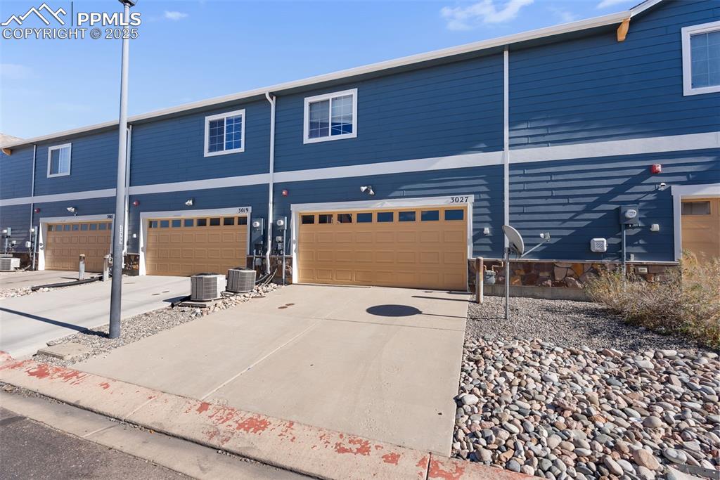 Image 40 of 50: Back of Structure