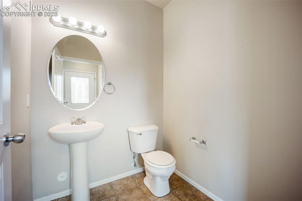 Image 7 of 50: Bathroom