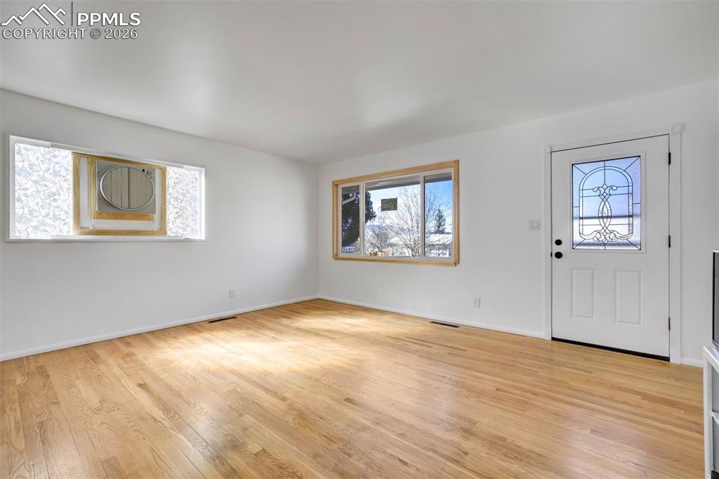 Image 5 of 36: Entry