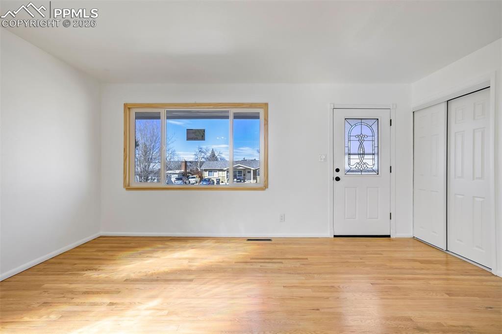 Image 6 of 36: Entry