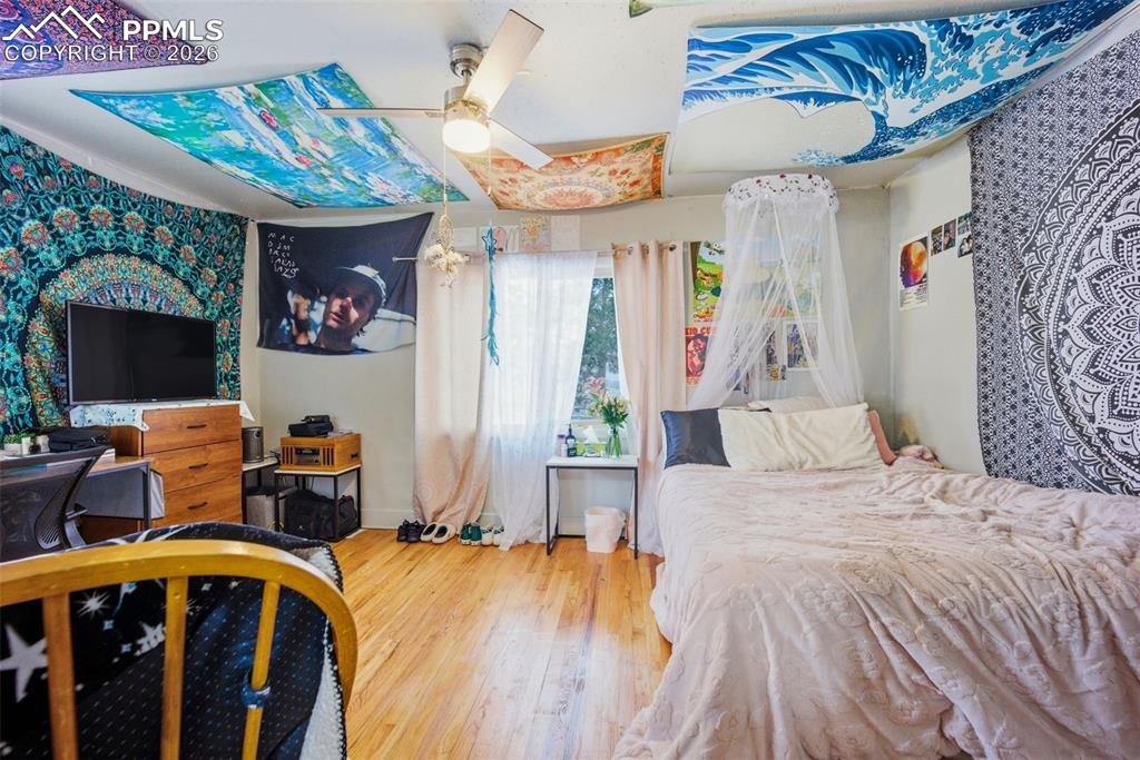 Image 16 of 43: Bedroom