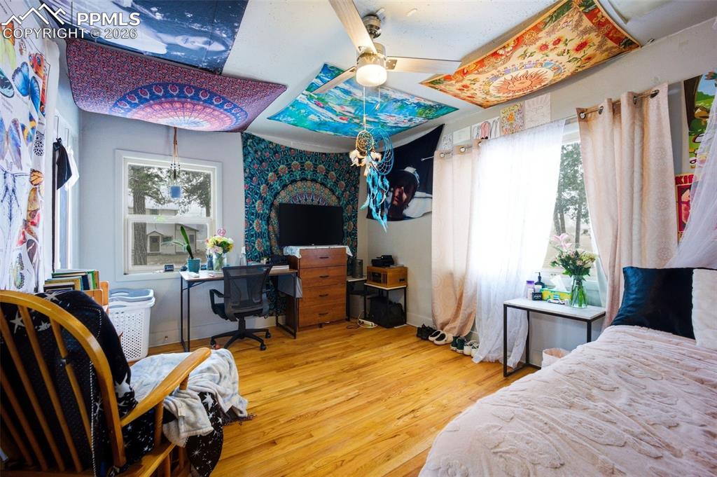 Image 17 of 43: Bedroom