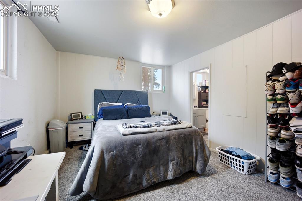 Image 21 of 43: Bedroom