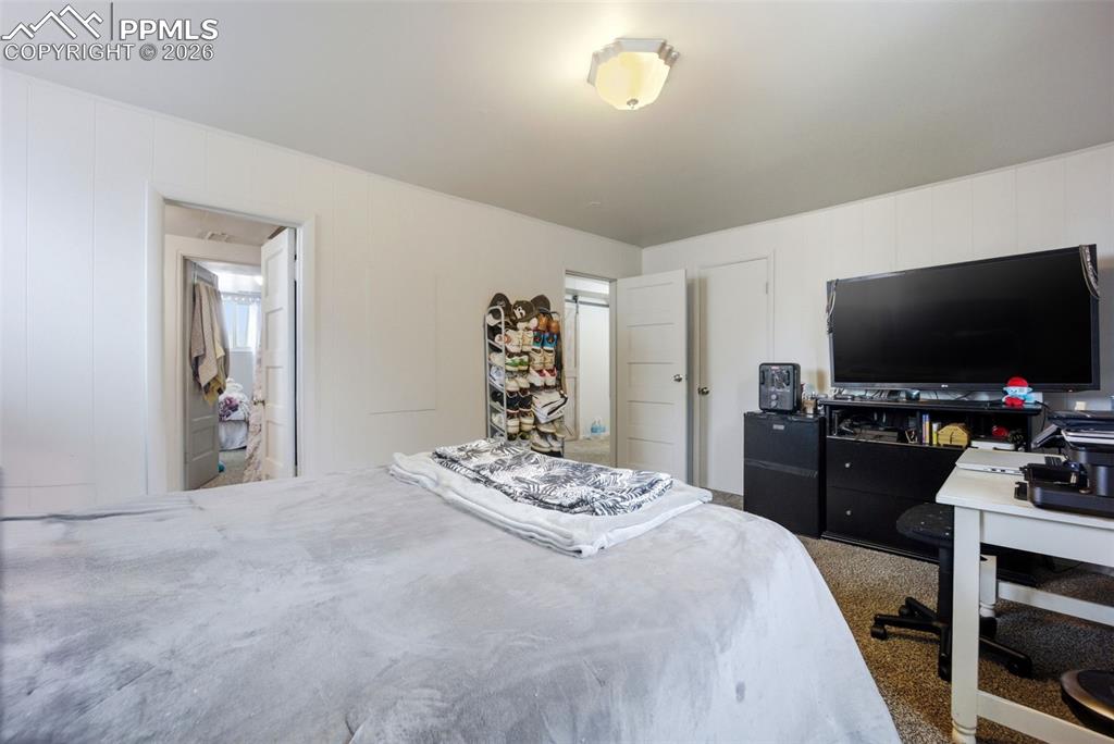 Image 22 of 43: Bedroom