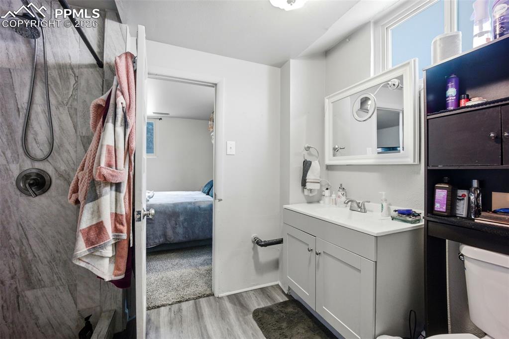 Image 24 of 43: Bathroom