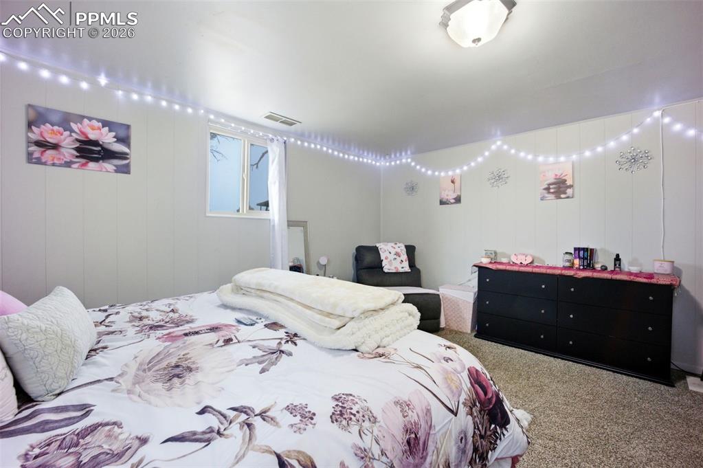 Image 26 of 43: Bedroom