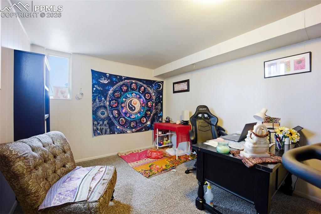 Image 28 of 43: Office