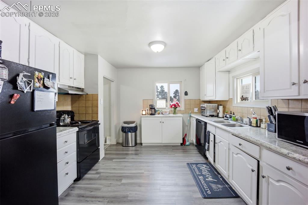 Image 9 of 43: Kitchen