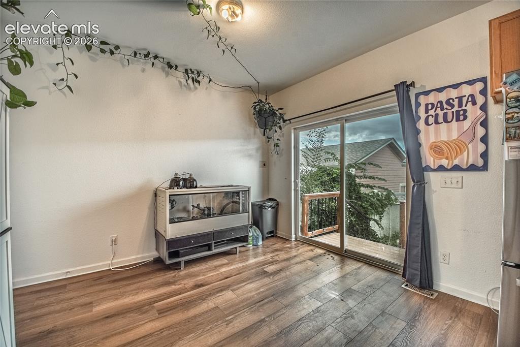 Image 11 of 35: Dining Area