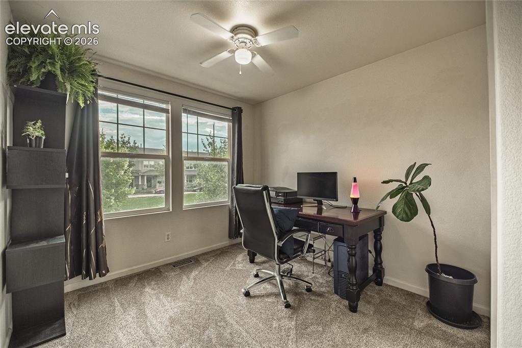 Image 19 of 35: Office