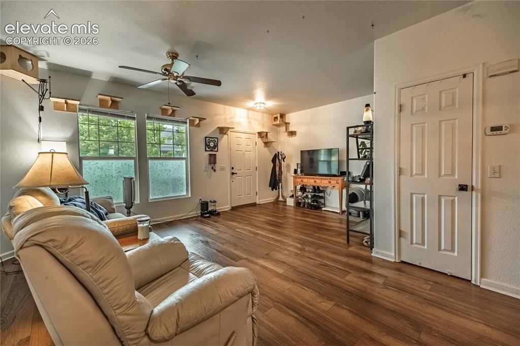 Image 4 of 35: Living Room