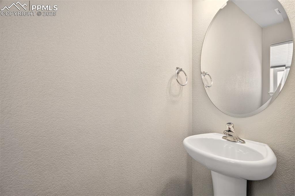 Image 18 of 39: Half bathroom