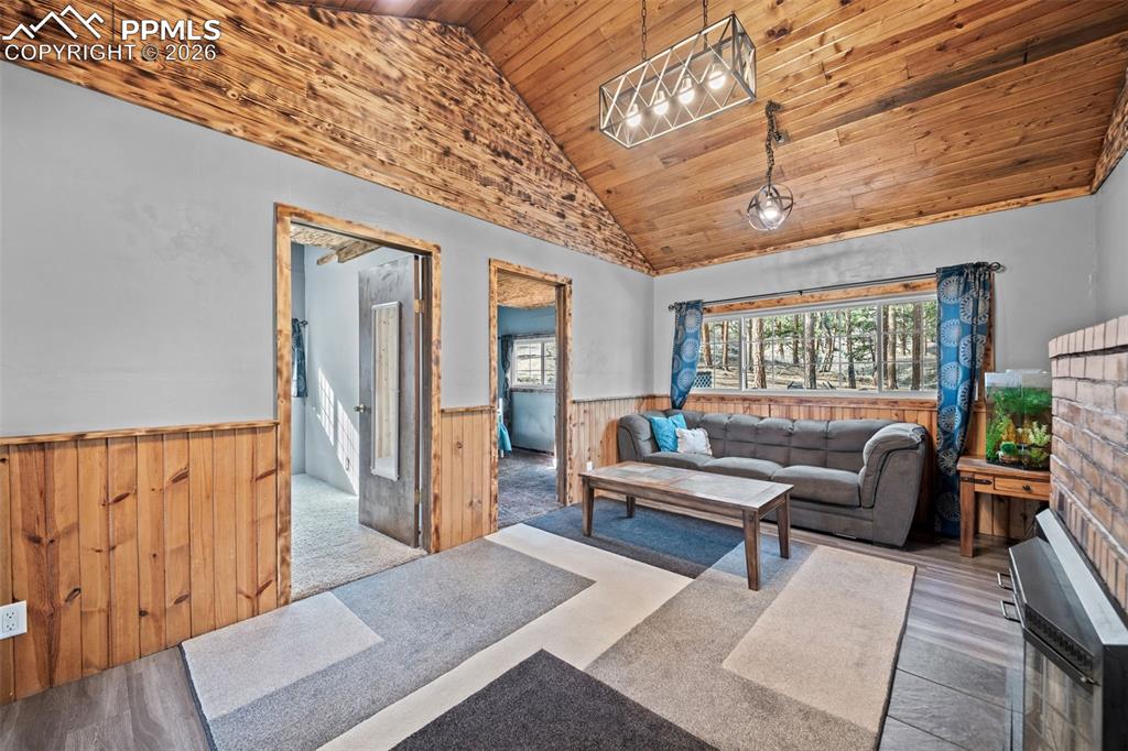 Image 11 of 32: Living Room