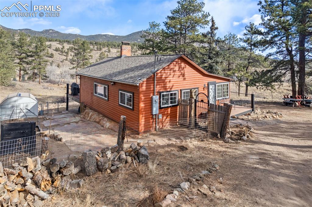 Image 26 of 32: Side of Structure