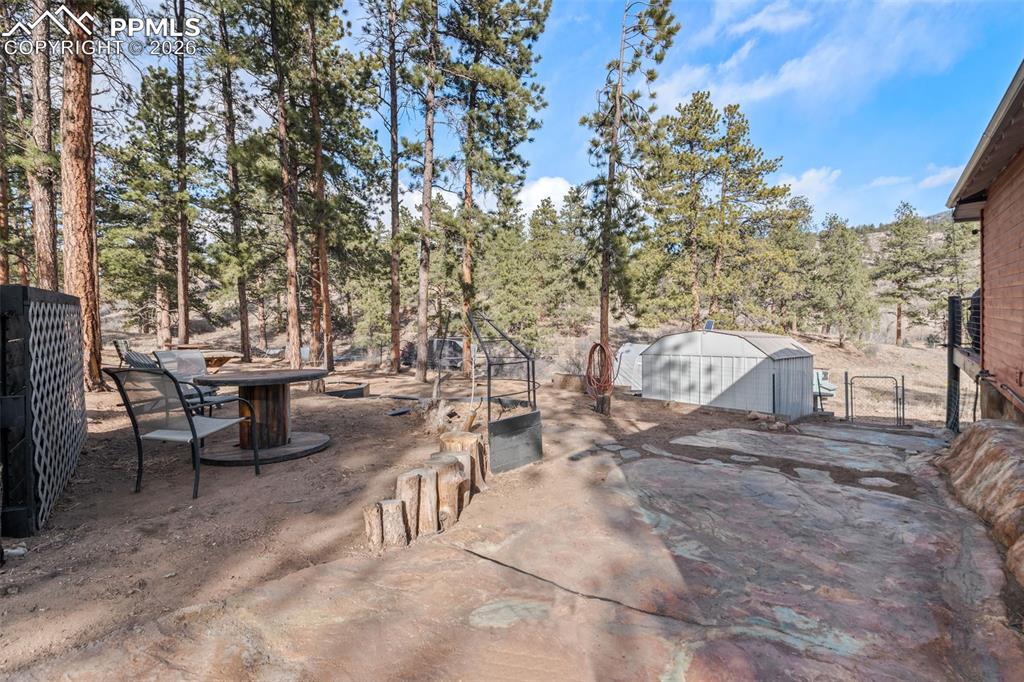 Image 27 of 32: Yard