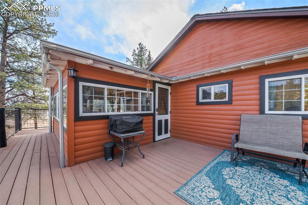 Image 28 of 32: Deck