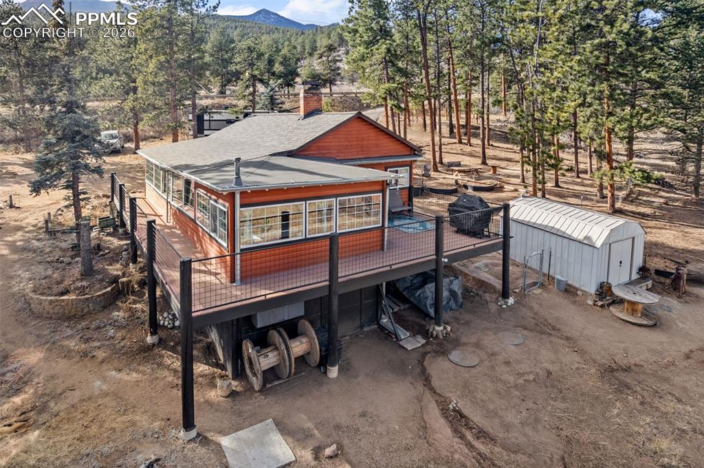 Image 4 of 32: Back of Structure