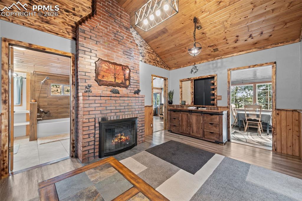 Image 9 of 32: Living Room