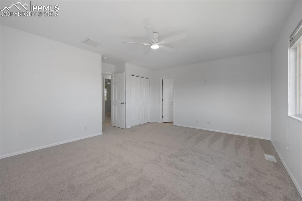 Image 15 of 34: Bedroom