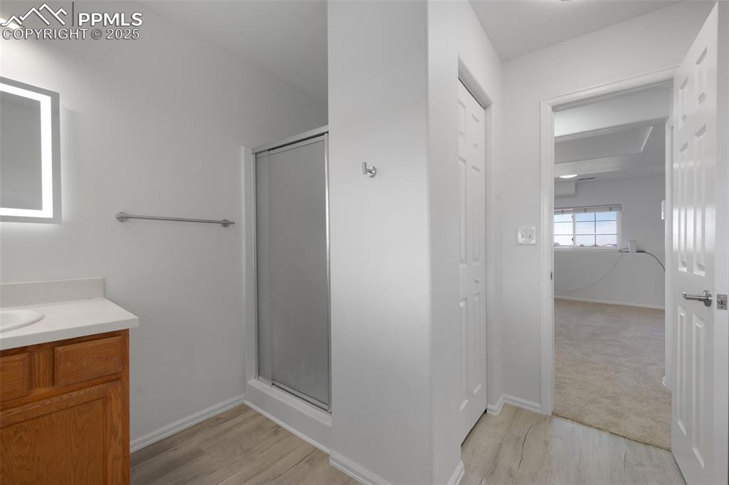 Image 24 of 34: Bathroom