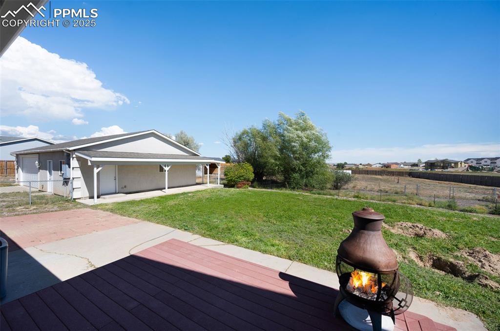 Image 27 of 34: Deck