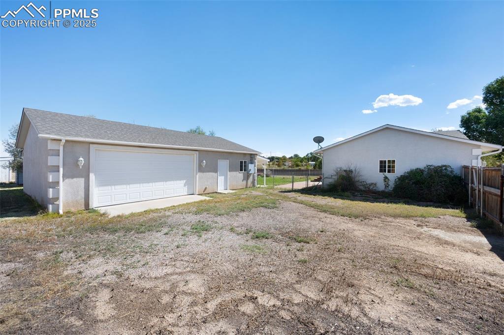 Image 29 of 34: Back of Structure