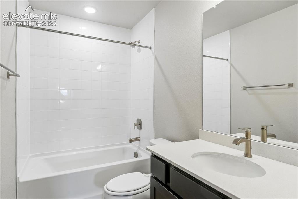 Image 12 of 23: Bathroom