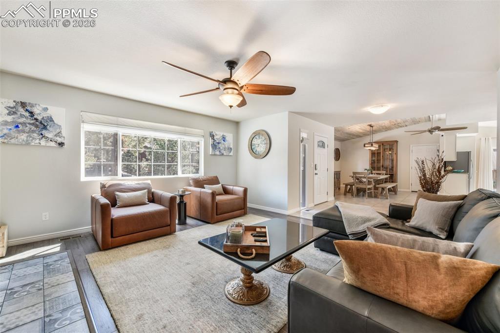 Image 11 of 50: Bathroom