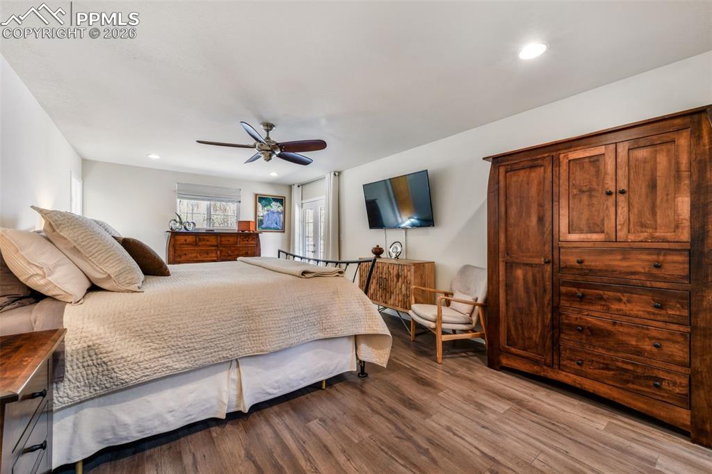 Image 14 of 50: Living Room