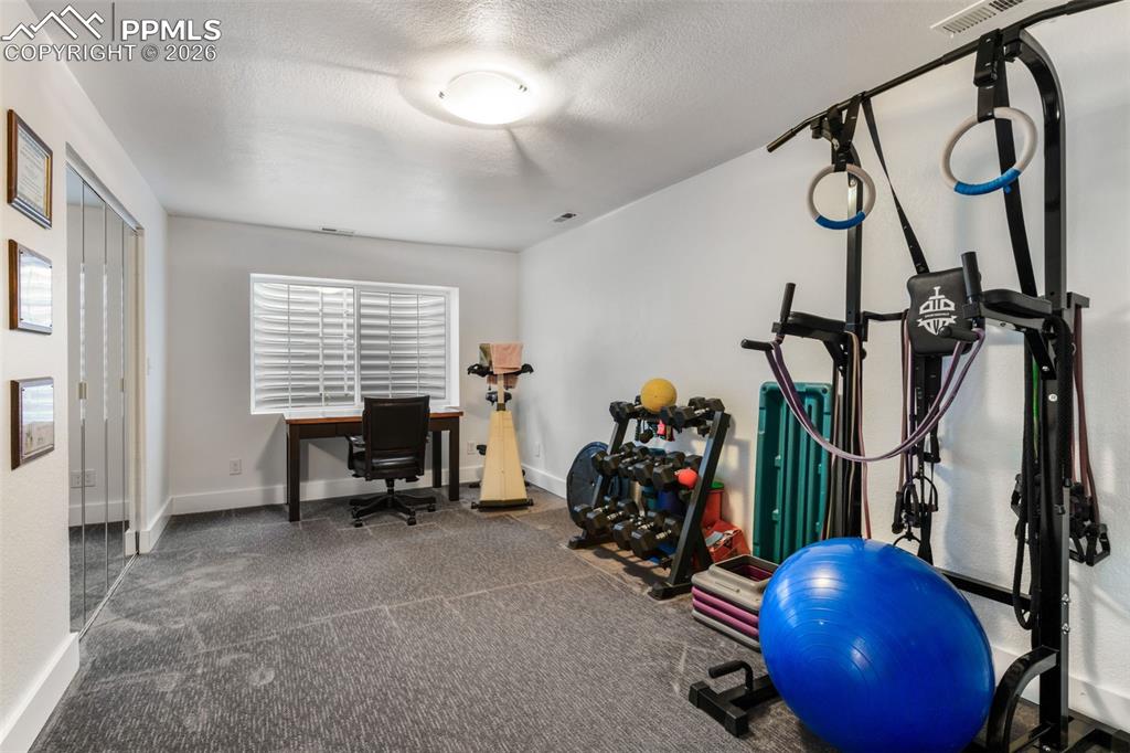 Image 21 of 50: Bedroom