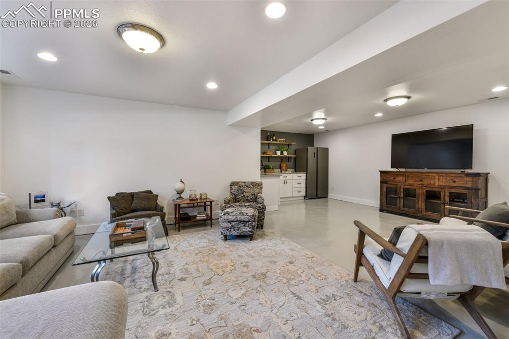 Image 27 of 50: Family Room