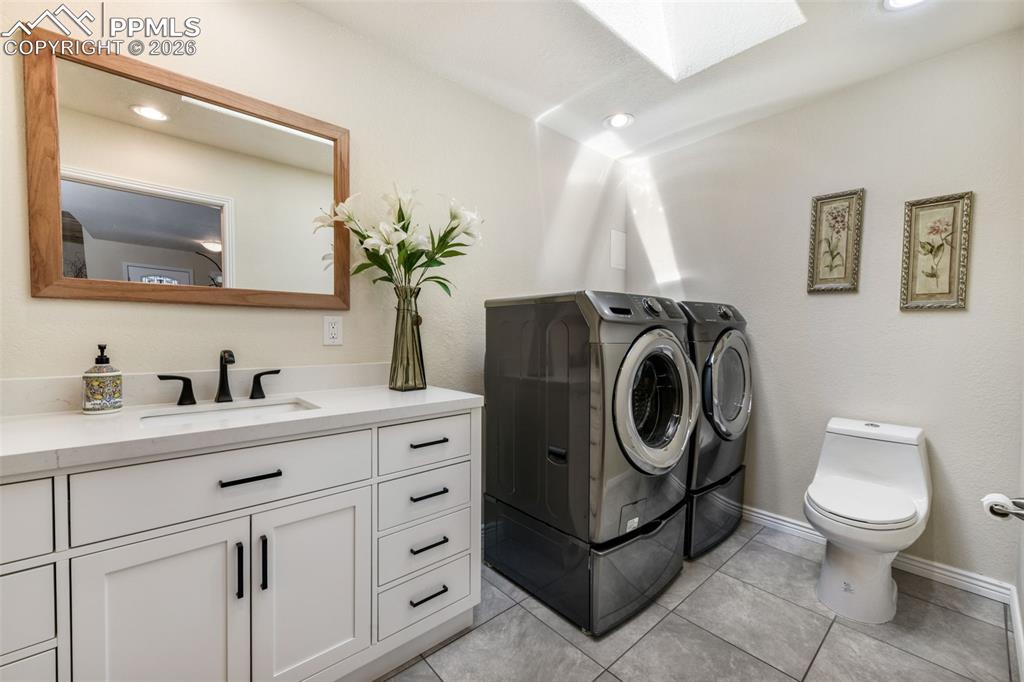 Image 8 of 50: Kitchen