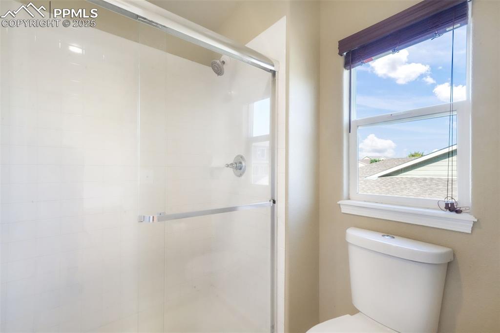 Image 27 of 50: Bathroom